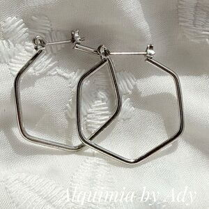 Silver Geometric Hoop Earrings • Modern Clean Essentials